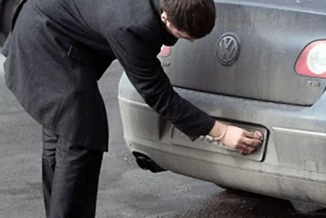 Брудний номер - 850 гривень штрафу: як українські водії платять за погоду Брудний номер - 850 гривень штрафу: як українські водії платять за погоду