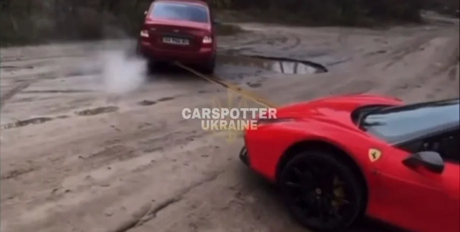 Український Анекдот на Колесах: Ferrari 488 GTB "Сів на Пузо" на Ґрунтовці - Рятувати Приїхала... "Лада Калина"!