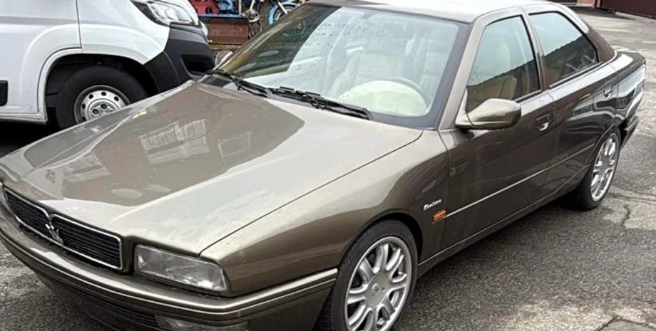 Рідкісний італієць у Києві: в Україні з'явився третій Maserati Quattroporte покоління 90-х