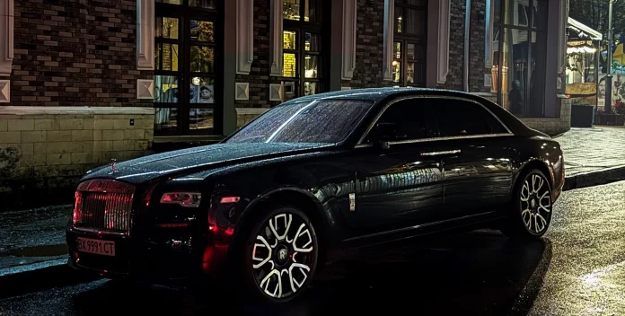 У Хмельницькому помітили Rolls-Royce Ghost: коли €300 000 вже не здаються божевільними грошима