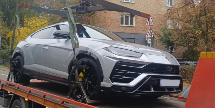За $300 тисяч, але без культури: Lamborghini Urus забрали на штрафмайданчик За $300 тисяч, але без культури: Lamborghini Urus забрали на штрафмайданчик