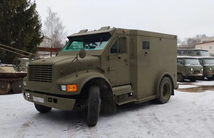 Це Не Житомирська Траса: Окупанти Пішли на Штурм... на ІнКАСАТОРСЬКОМУ БРОНЕФУРГОНІ!