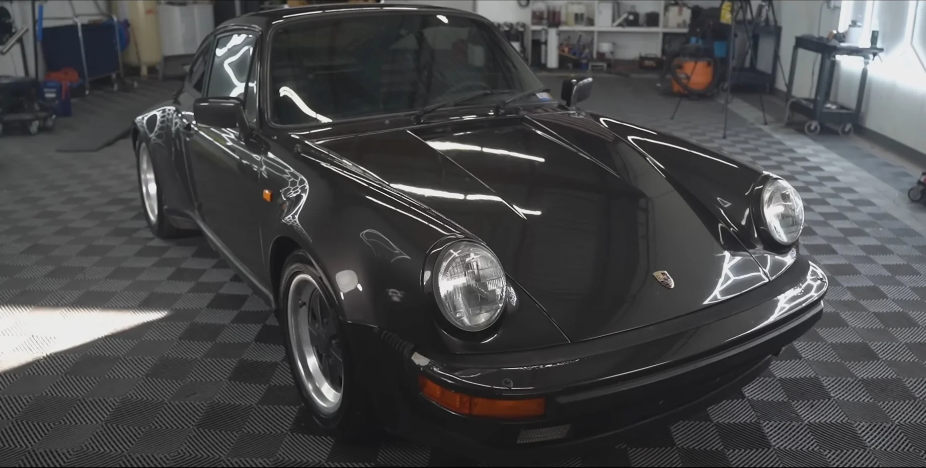 У США знайшли забутий Porsche 911 Turbo 1981 року: простояв 19 років, але зберігся ідеально