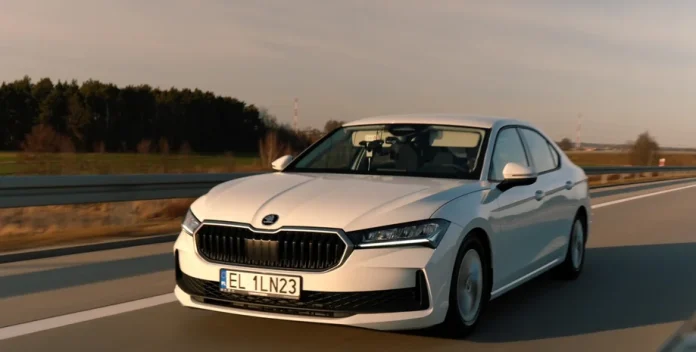 831 кілометр на одному баку: чемпіон Європи з ралі проїхав на Skoda Superb майже всю Європу без дозаправки