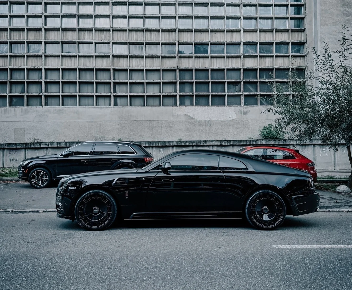 У Києві помітили Rolls-Royce, який Mansory перетворили на карбонове диво