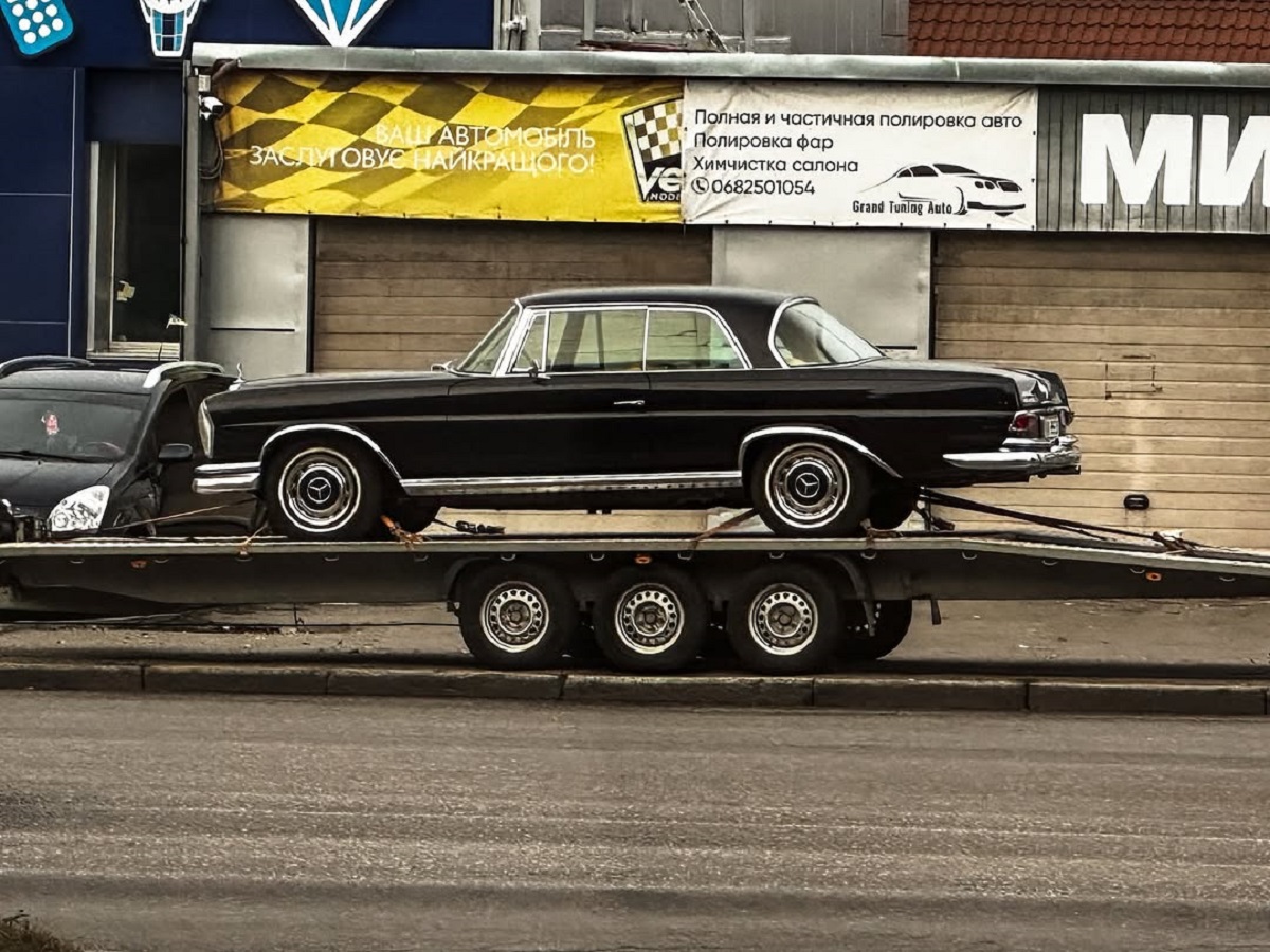 На українських дорогах засвітився Mercedes-Benz W111 Coupe: коли елегантність не потребує слів