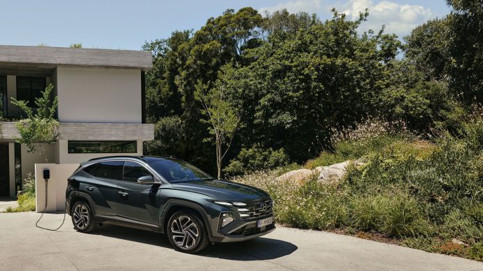 Бензинові авто повертаються: українці за вересень купили 12,6 тисячі машин - на 27% більше за рік