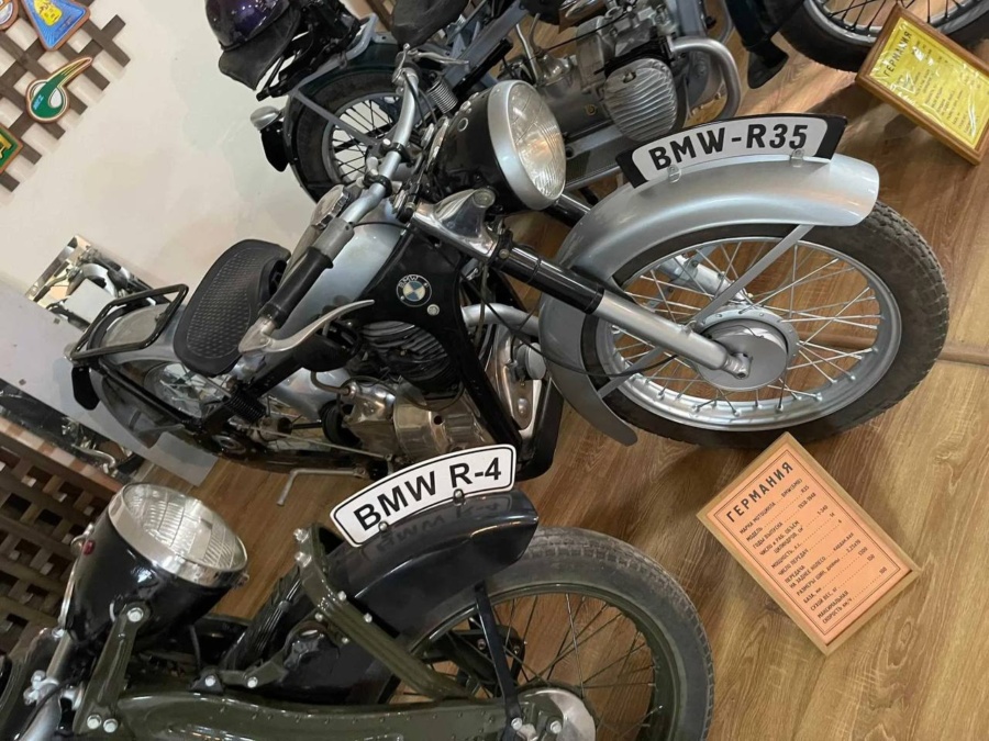 На Дніпропетровщині продають колекцію столітніх BMW: шість мотоциклів за сотні тисяч доларів