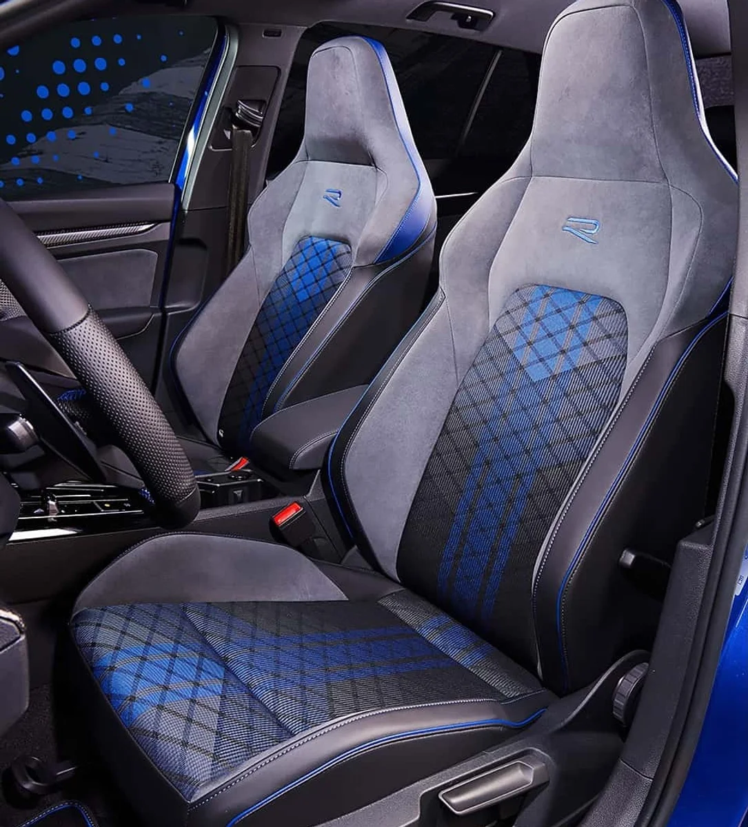 В Україну привезли новий Volkswagen Golf R: 333 к.с., 270 км/год і титановий вихлоп Akrapovič