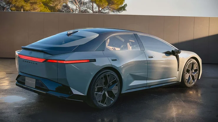 400 Сил, Плагін-Гібрид та Екран для Пасажира: Toyota Corolla Змінилася до Невпізнання, щоб Вижити!