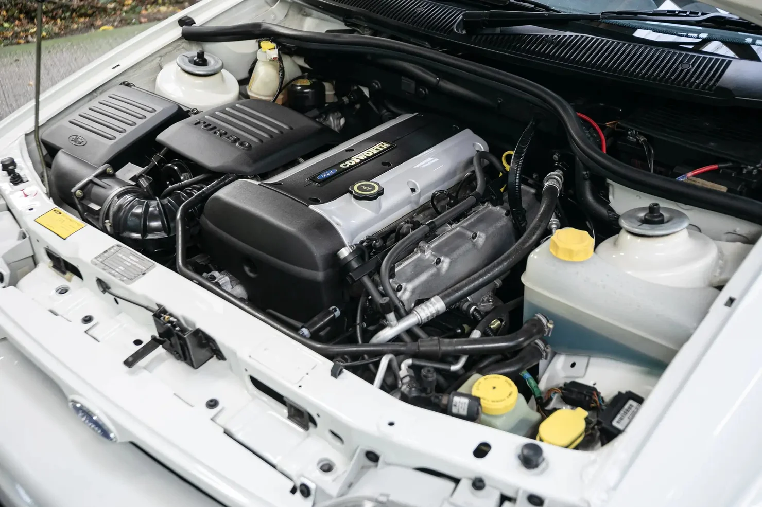 Рідкісний скарб у гаражі: Ford Escort RS Cosworth із пробігом менше тисячі кілометрів виставили на торги