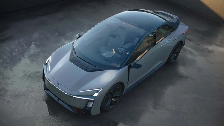 400 Сил, Плагін-Гібрид та Екран для Пасажира: Toyota Corolla Змінилася до Невпізнання, щоб Вижити!