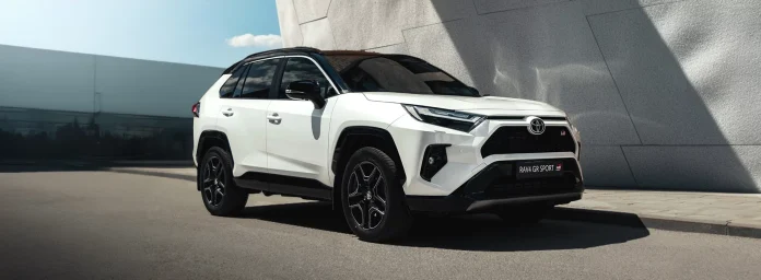 Toyota RAV4 Hybrid 2023 року: чому вживаний кросовер розумніший за новий