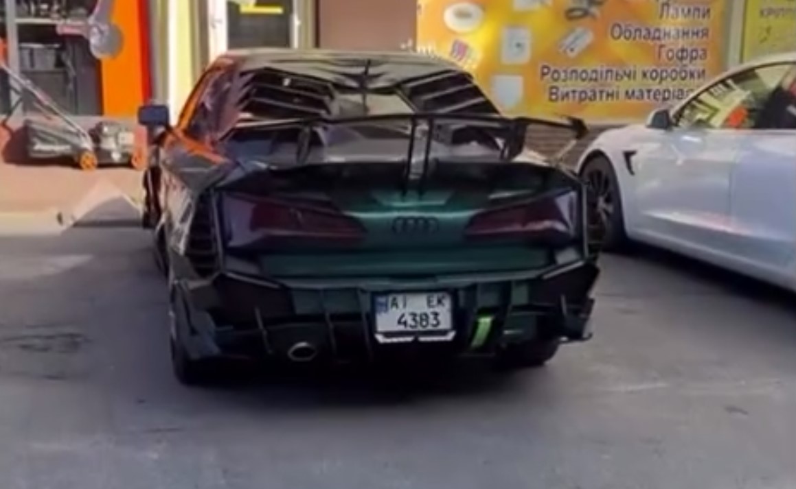 Під Києвом створили Audi, від якої болять очі: коли фантазія перемогла здоровий глузд