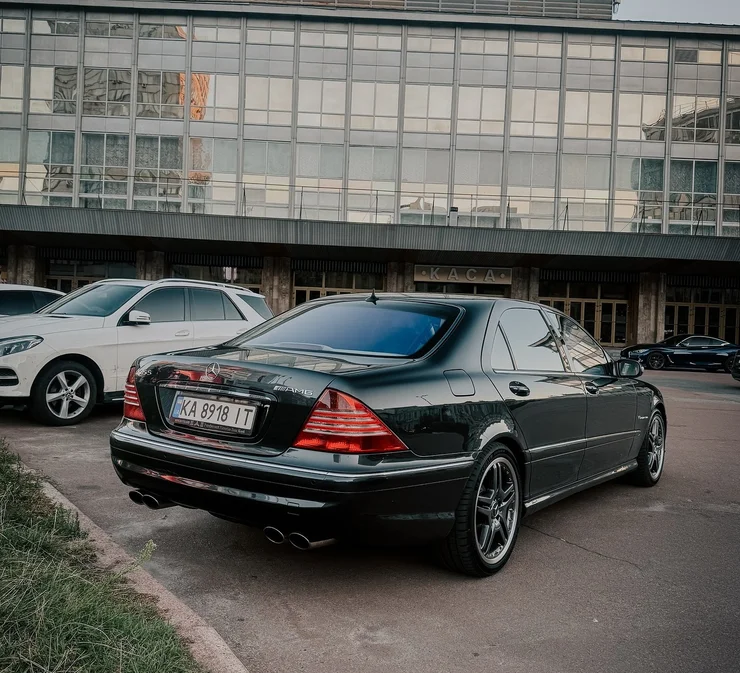 Привид Штутгарта: У Києві «засвітився» легендарний Mercedes S55 AMG Kompressor W220