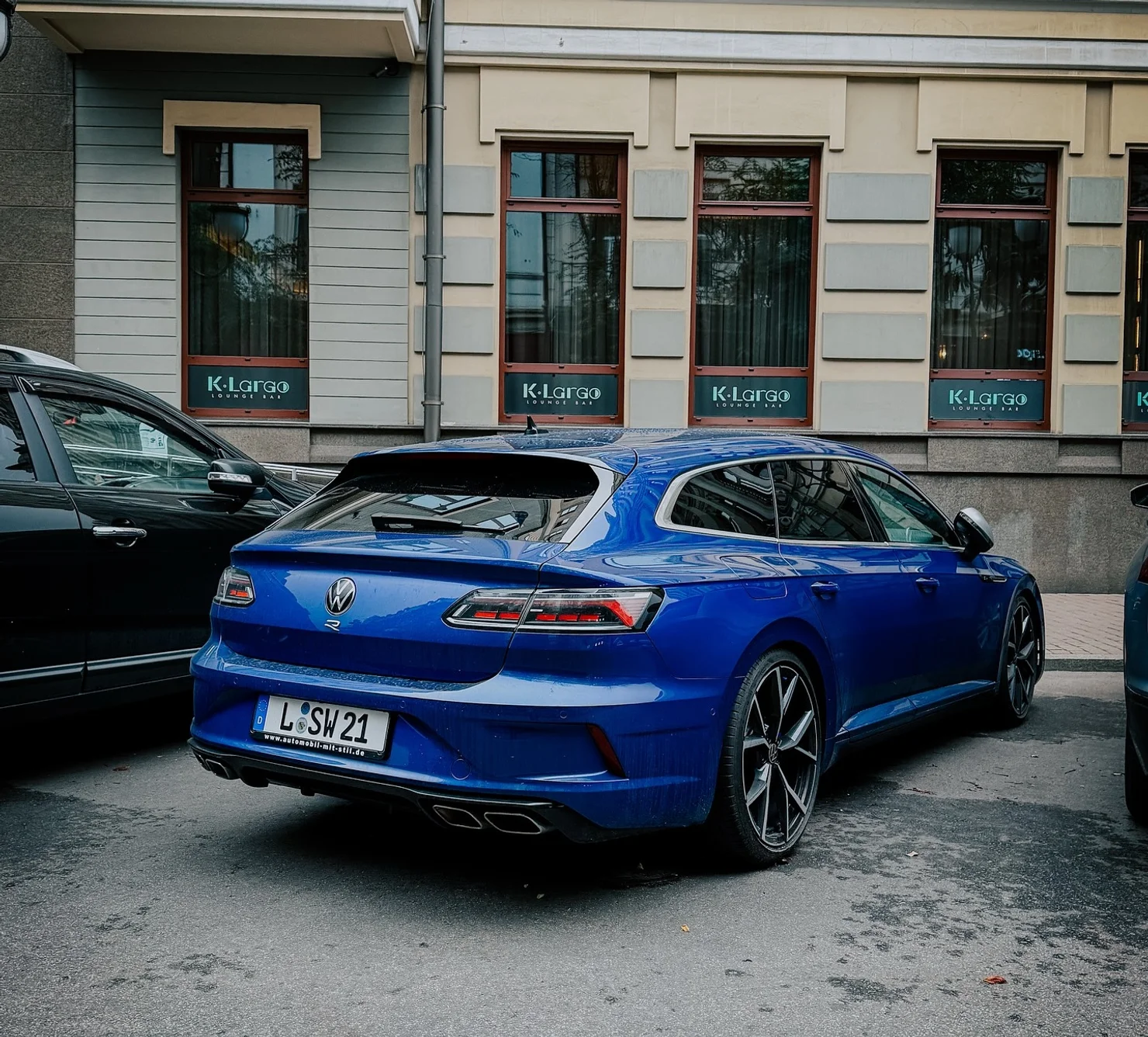 У Києві засвітився рідкісний Volkswagen Arteon R: 320-сильний універсал, який офіційно не продавали