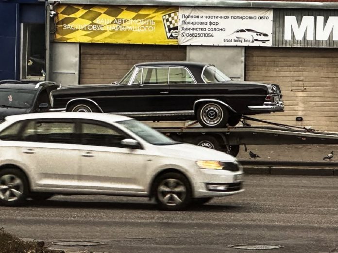 На українських дорогах засвітився Mercedes-Benz W111 Coupe: коли елегантність не потребує слів