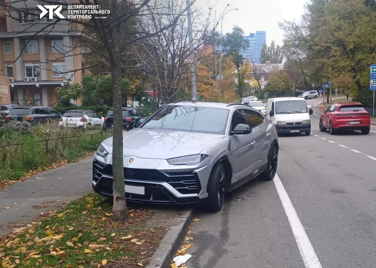 За $300 тисяч, але без культури: Lamborghini Urus забрали на штрафмайданчик