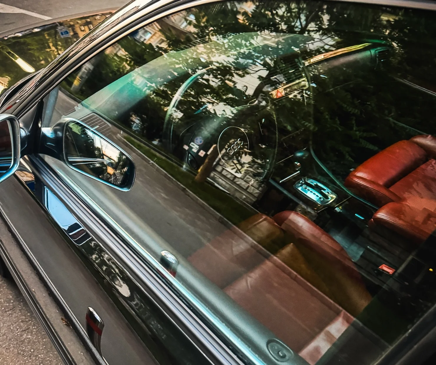 У Києві помітили легендарний Audi S8: заряджений седан із фільму "Ронін" став раритетом