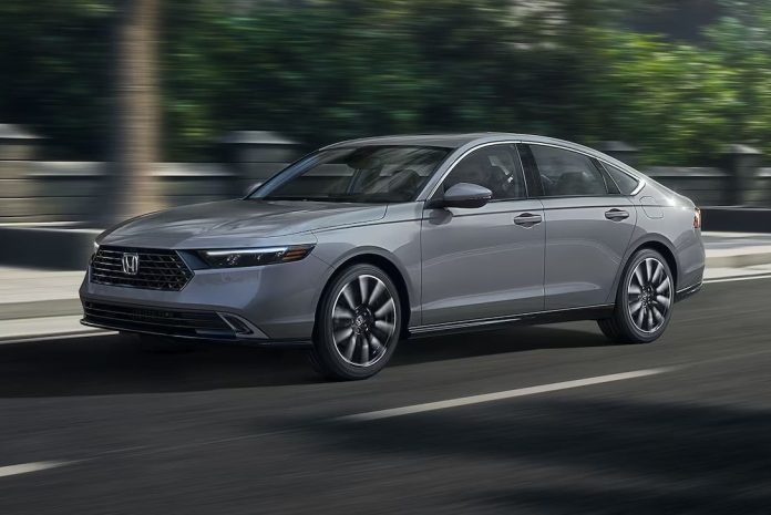 Honda Accord 2025: японський седан, який їде понад 250 тисяч кілометрів без проблем