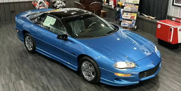 26 років у целофані: ідеальний Camaro Z28, який ніколи не їздив 26 років у целофані: ідеальний Camaro Z28, який ніколи не їздив