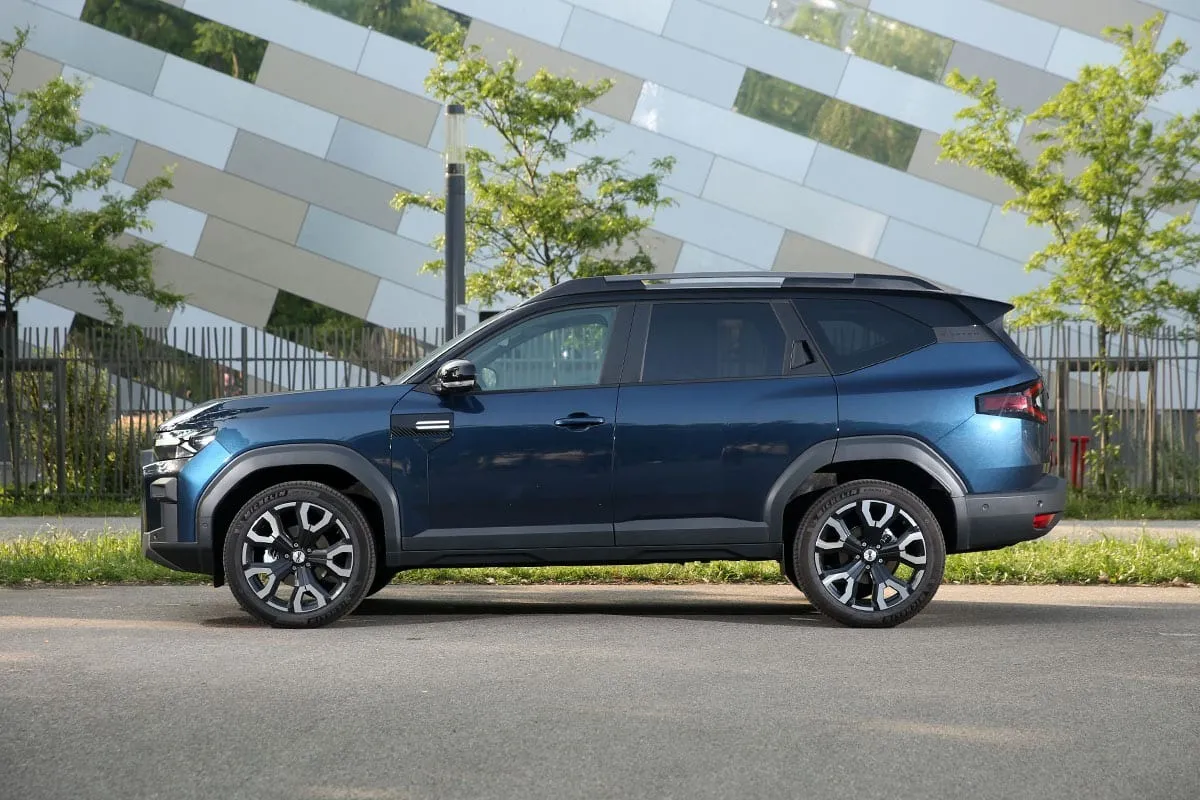 Dacia Bigster Hybrid: 3,5 літра в місті та 7,4 на автобані