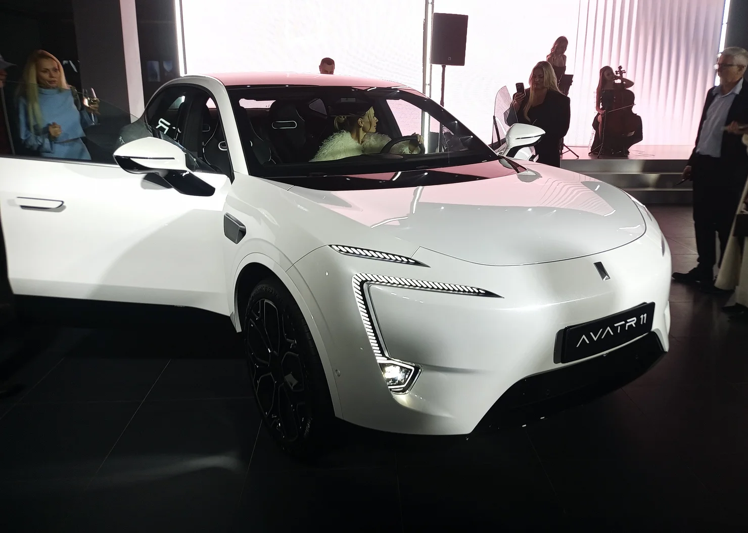 В Україні стартували продажі преміальних електрокарів Avatr