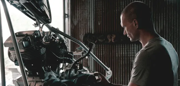 Механік із 55-річним стажем назвав головних вбивць автомобілів: прості помилки, які роблять усі