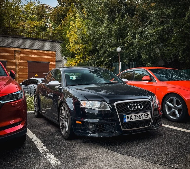 У Києві помітили раритетний Audi RS4 B7: 420-сильний V8 від суперкара R8