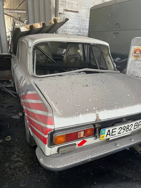 Російський обстріл знищив музей ретроавто в Дніпрі: серед уламків - Freightliner із "Термінатора" та відреставрований "Москвич"