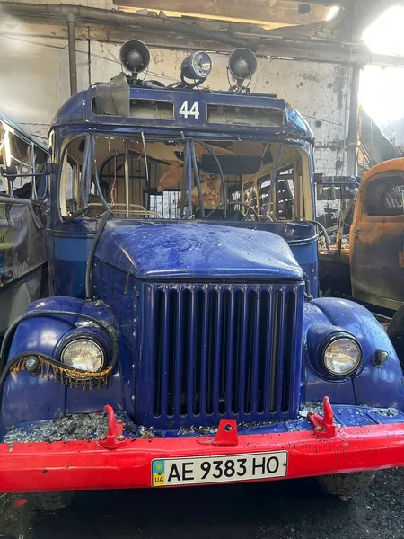 Російський обстріл знищив музей ретроавто в Дніпрі: серед уламків - Freightliner із 