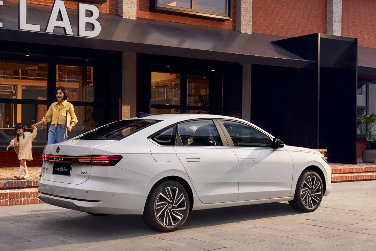 Китайський Lavida Pro: VW презентував дешевого конкурента власній Jetta