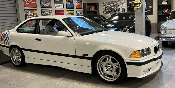 Капсула часу: BMW M3 E36 з пробігом 5800 км продали за ціною нового Porsche Cayenne