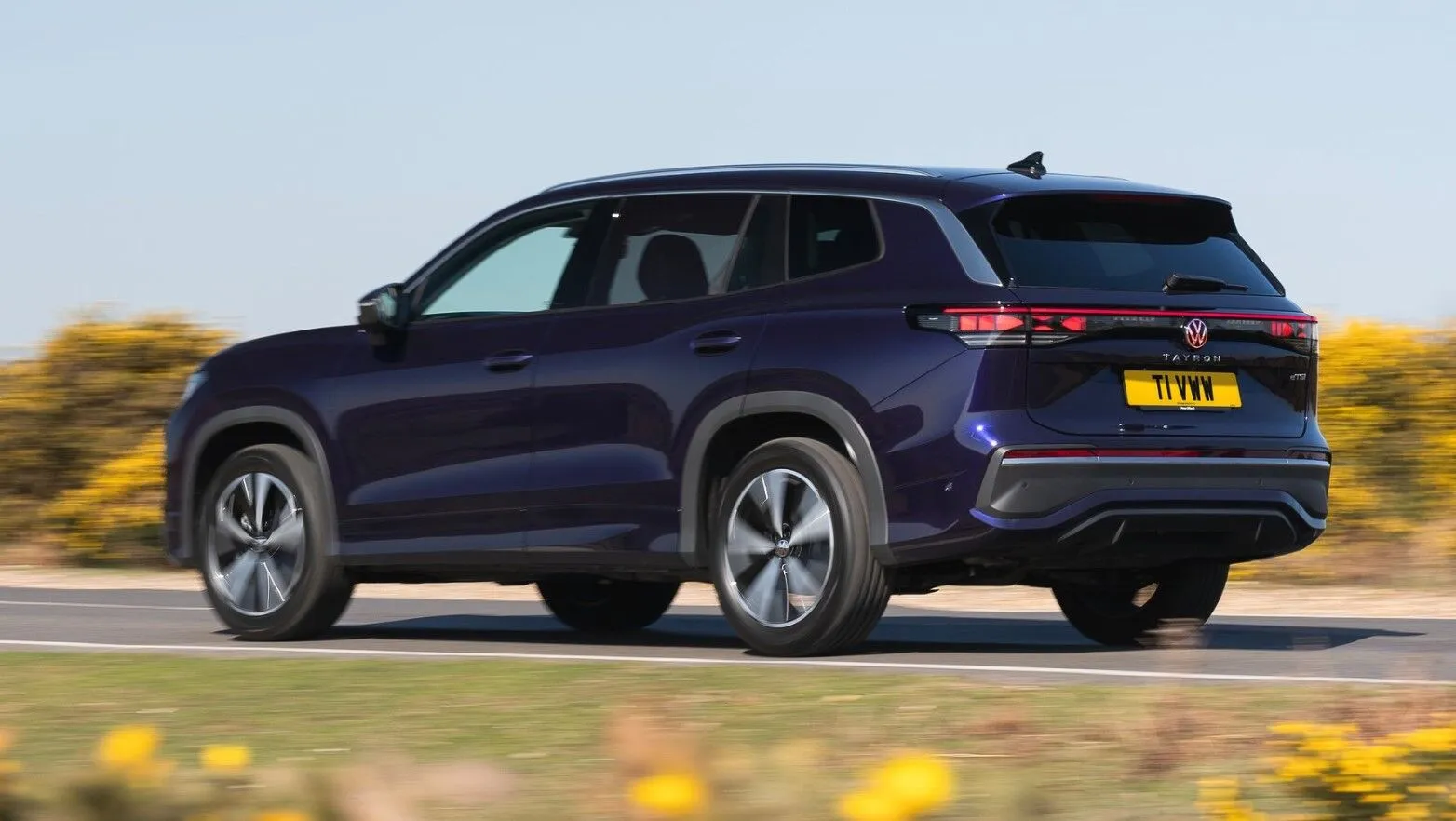 VW Tayron - практичний сімейний варіант на базі Tiguan третьої генерації