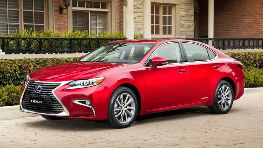 Топ-10 седанів-довгожителів: Lexus IS долає 400 000 км у 27,5% випадків