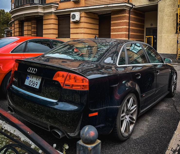 У Києві помітили раритетний Audi RS4 B7: 420-сильний V8 від суперкара R8