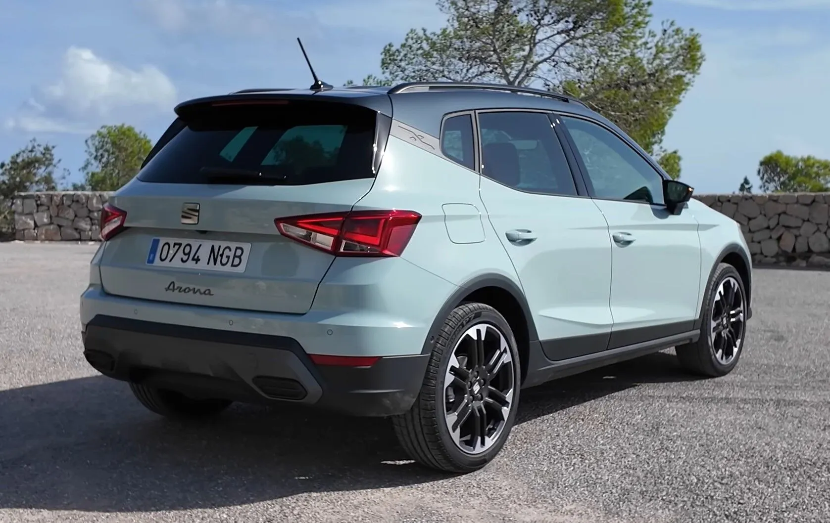 SEAT Arona 2026: іспанці оновили свій найдешевший кросовер - і тепер він виглядає злішим