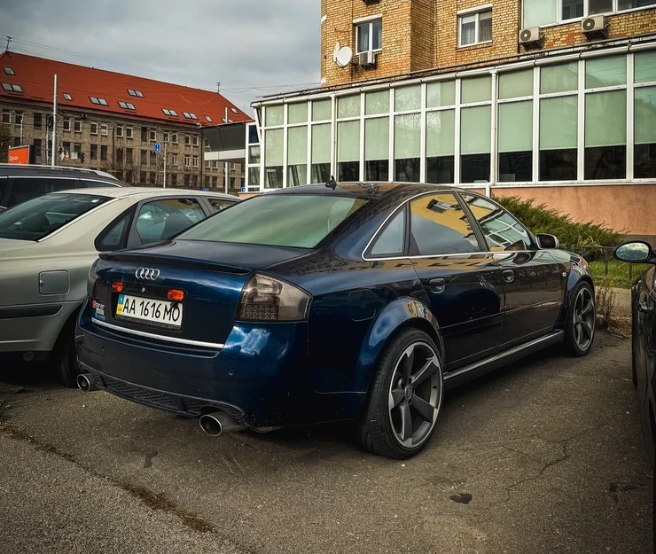 Легенда з нульових: у Києві помітили рідкісний Audi RS6 C5