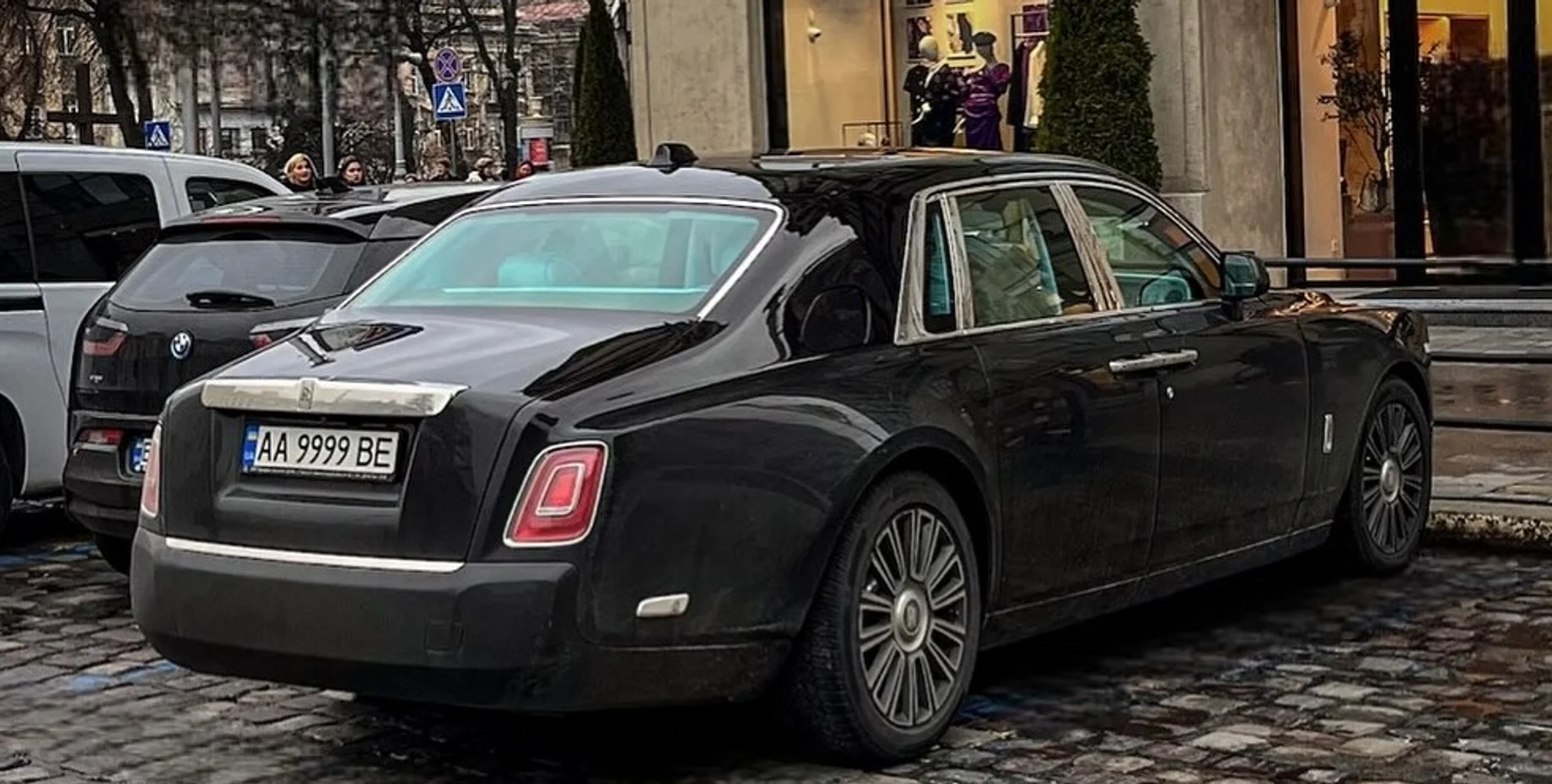 У Львові засвітився єдиний в Україні Rolls-Royce Phantom Tiffany за півмільйона доларів