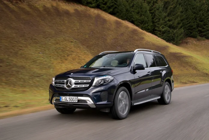 Бізнес по-київськи: на Осокорках помітили преміальний Mercedes GLS у ролі... 