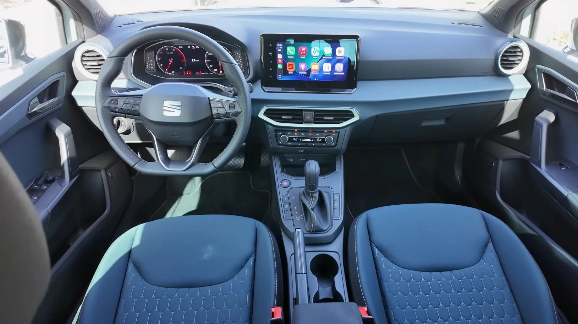 SEAT Arona 2026: іспанці оновили свій найдешевший кросовер - і тепер він виглядає злішим