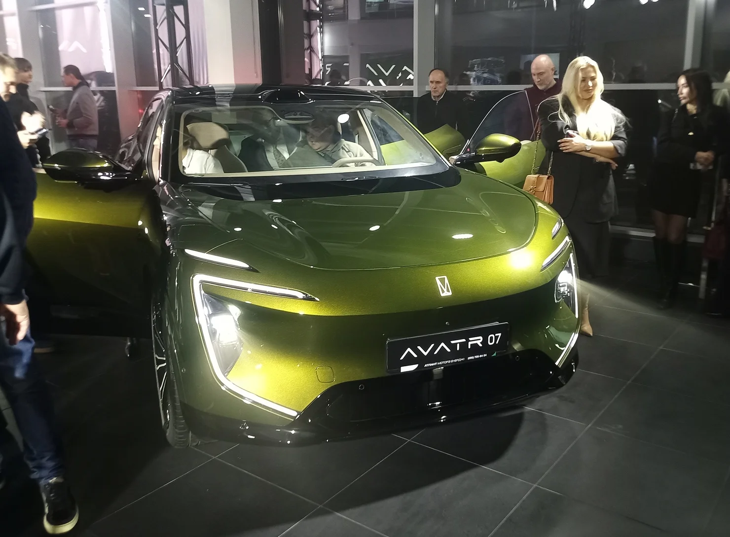 В Україні стартували продажі преміальних електрокарів Avatr