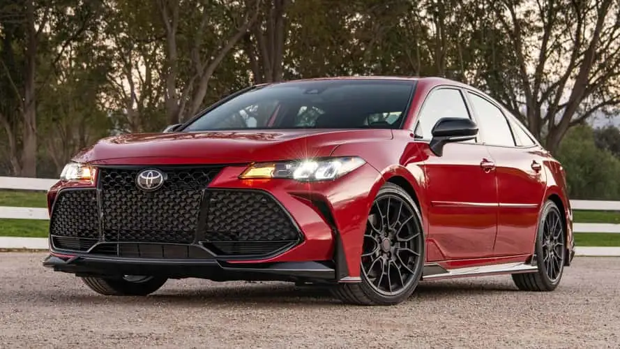 Топ-10 седанів-довгожителів: Lexus IS долає 400 000 км у 27,5% випадків