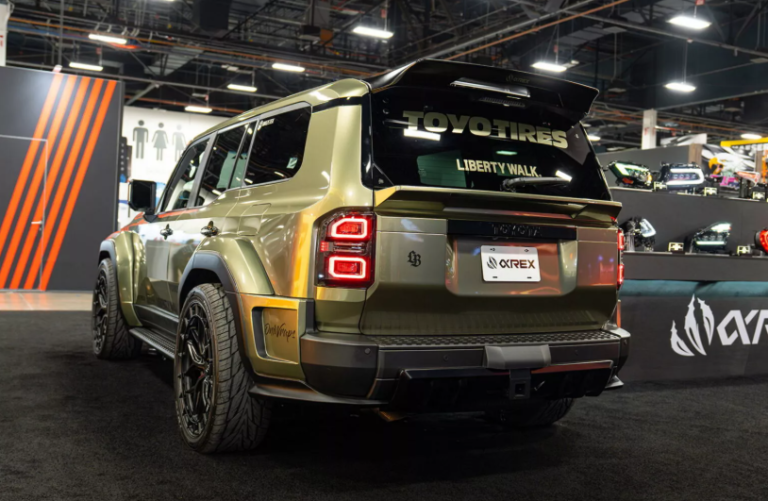 Liberty Walk перетворили Land Cruiser Prado на агресивного монстра: обвіс за $8800 та диски за $15000