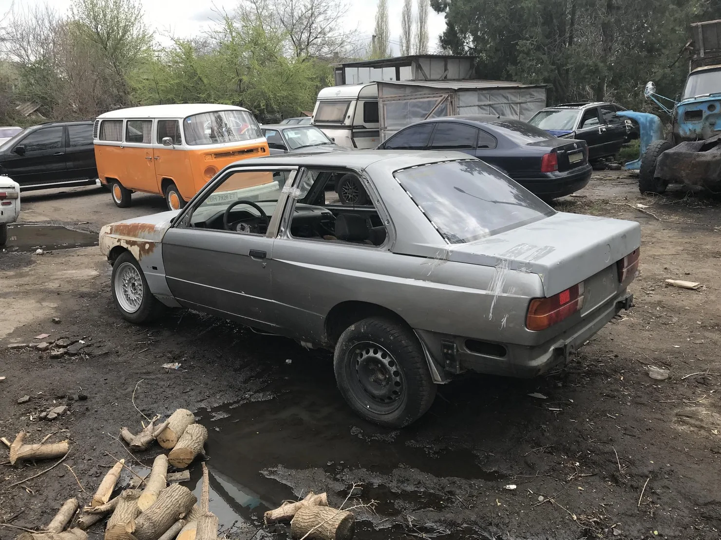 Легендарна BMW M3 E30 гниє на городі в Одеській області: від $15 тисяч до $35 тисяч за іржавий скарб