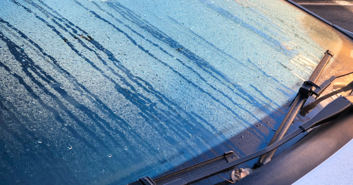 Ексінженер NASA розкрив секрет, як розморозити лобове скло за лічені секунди