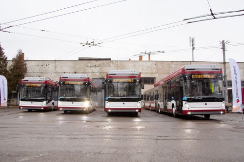 Нові дуобуси у Франківську: їздять навіть без дротів