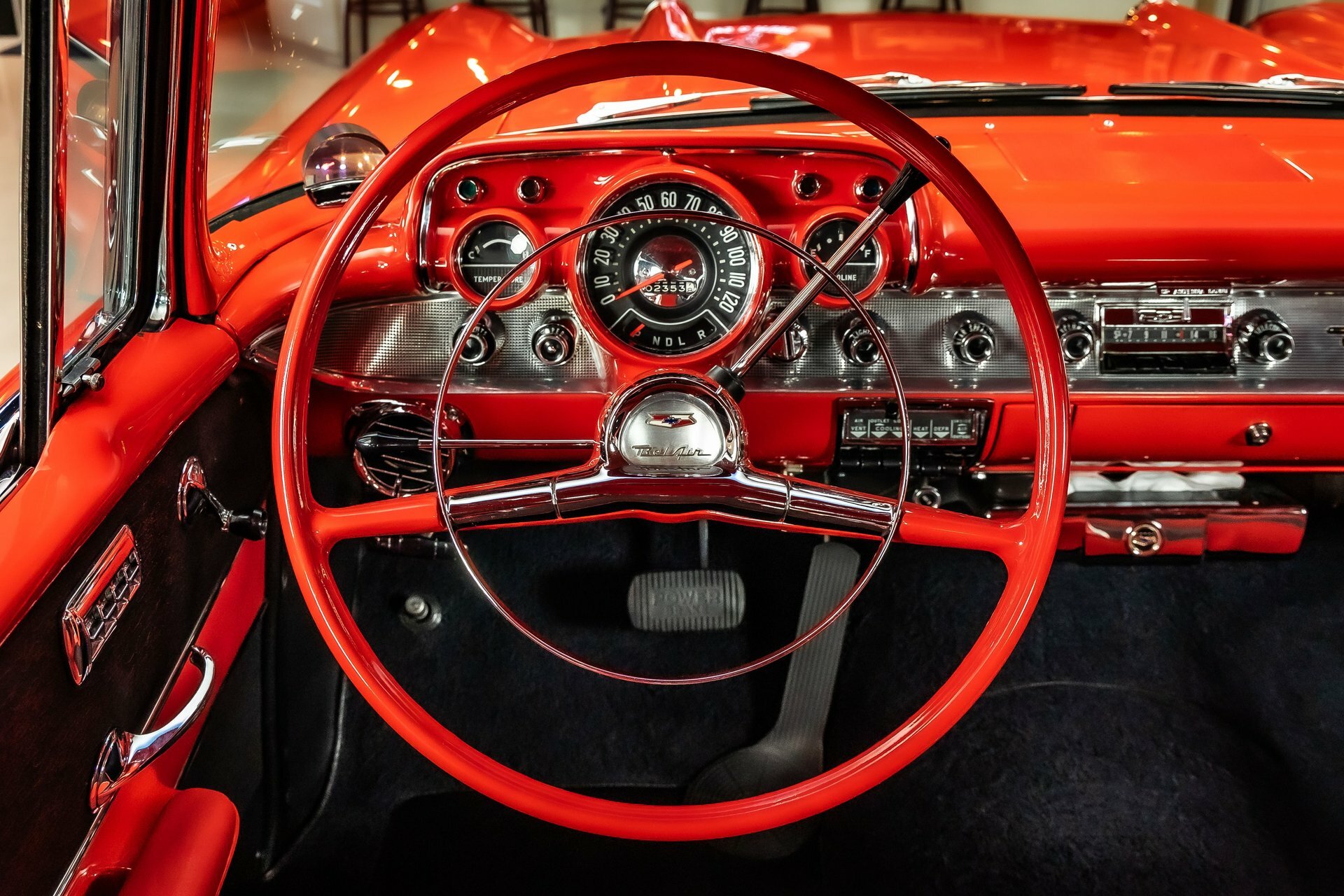 Цей Chevrolet Bel Air 1957 року став зіркою інтернету: він показав, чого бракує сучасним авто - фото 3