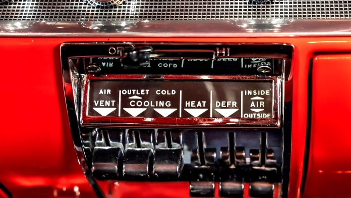 Цей Chevrolet Bel Air 1957 року став зіркою інтернету: він показав, чого бракує сучасним авто