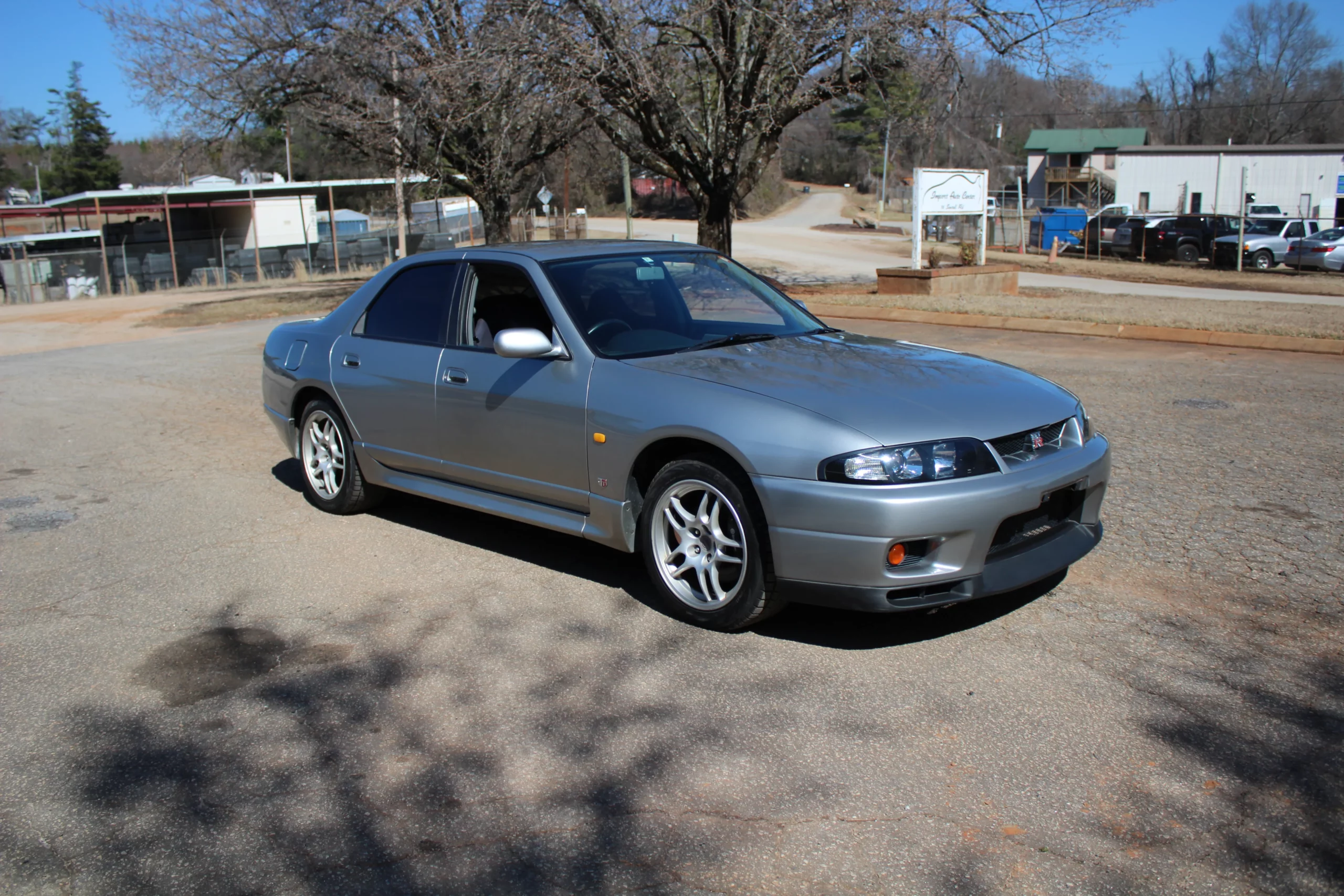 У США продають рідкісний 4-дверний седан Nissan Skyline GT-R R33 від Autech - фото 1